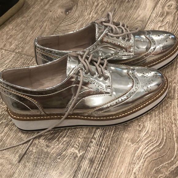 Zara Sneakers - Picture 2 of 3